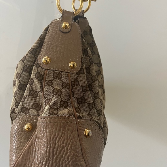 Good condition. Authentic GUCCI Iconic Horsebit Monogram Medium bag in brown - Picture 6 of 8